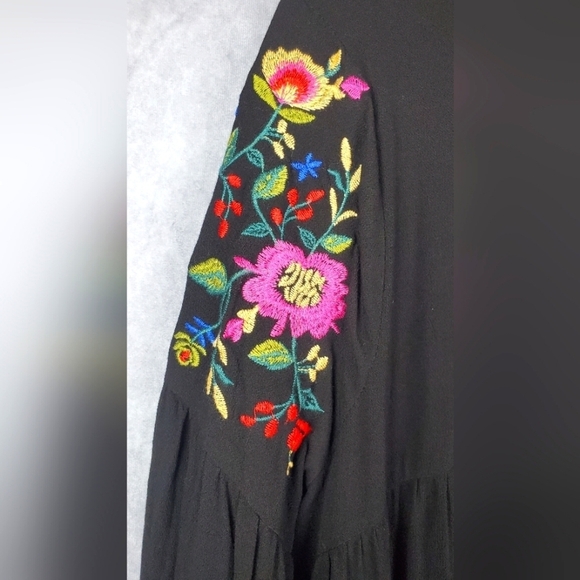 Umgee embroidered Flattering Boho Floral‎ V-Neck Long Bell Sleeve dress sizeM - Picture 10 of 11